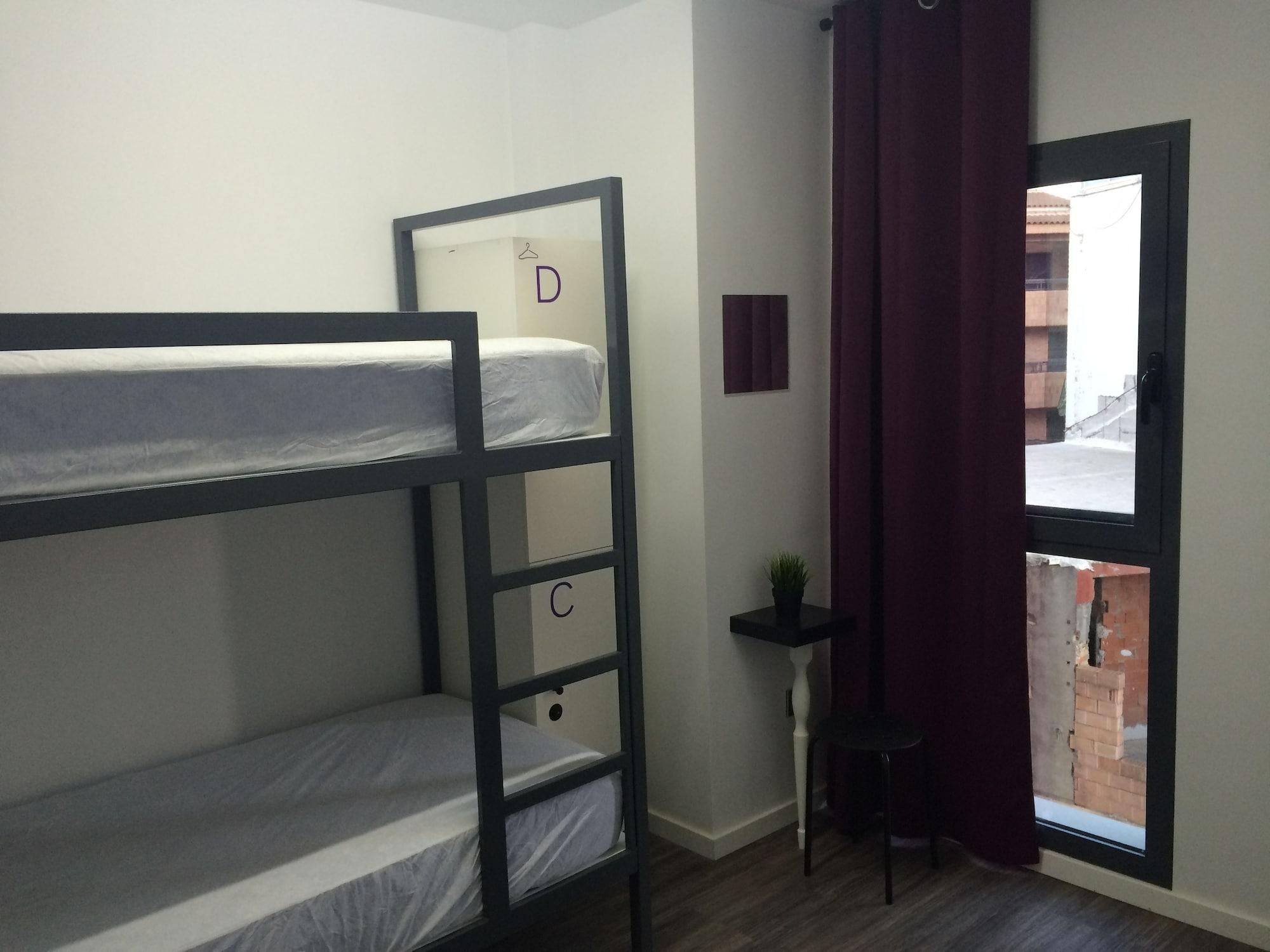 Chameleon Youth Hostel Аликанте Екстериор снимка