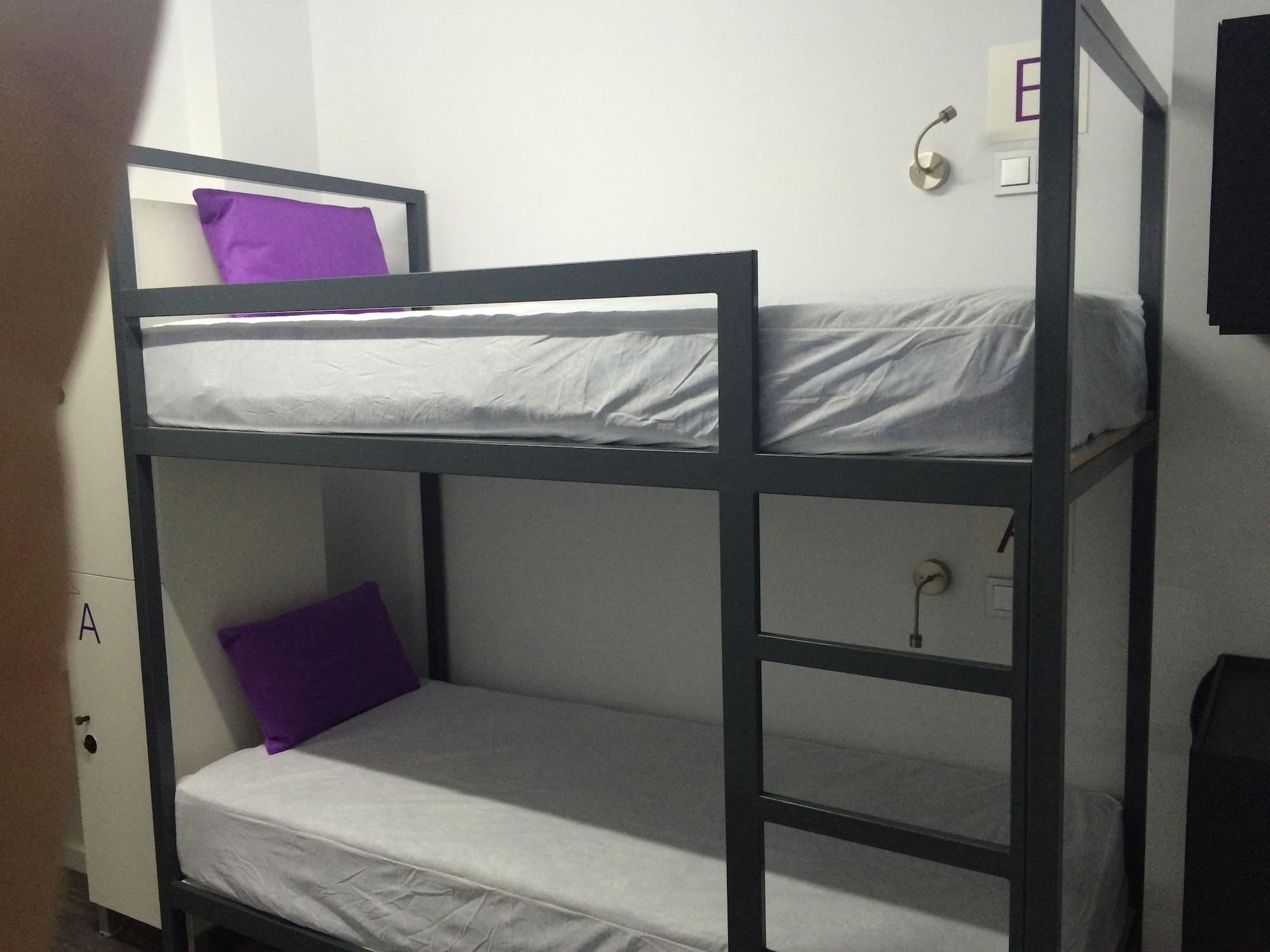 Chameleon Youth Hostel Аликанте Екстериор снимка