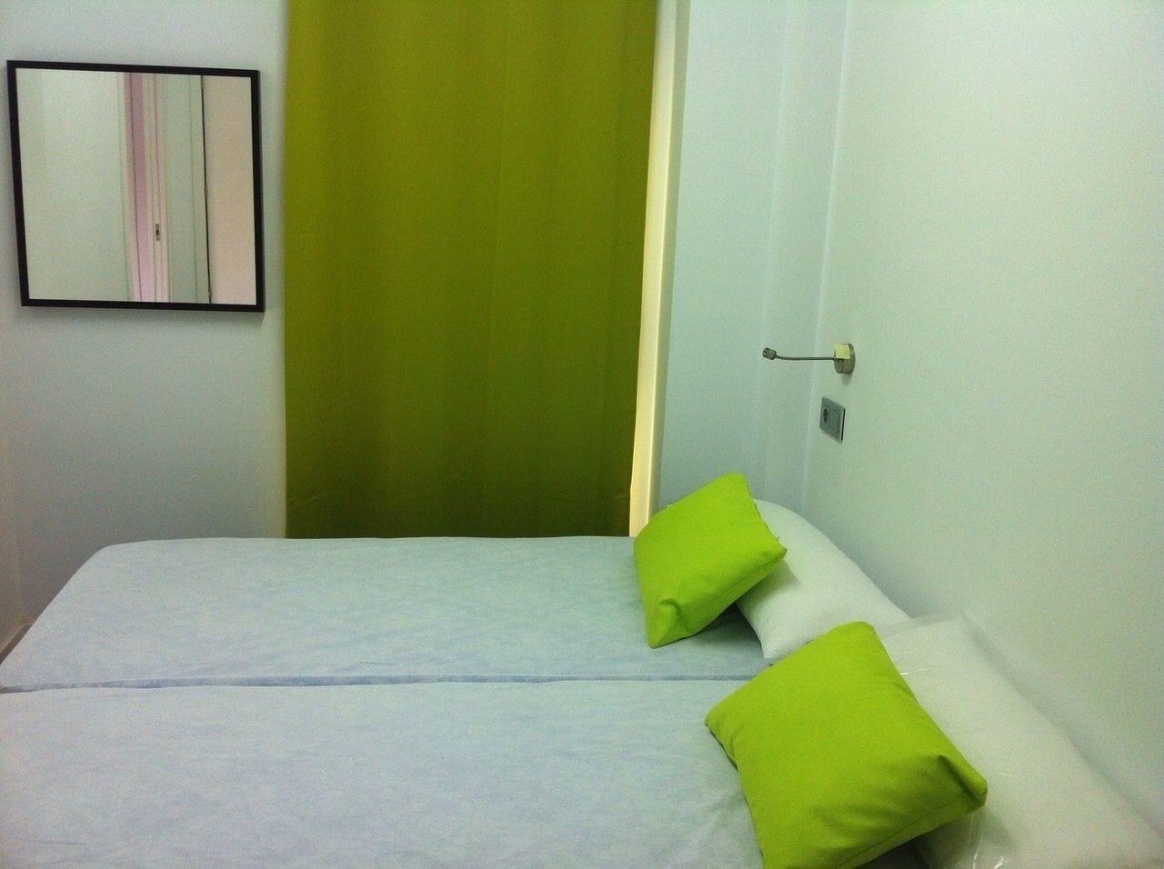 Chameleon Youth Hostel Аликанте Екстериор снимка