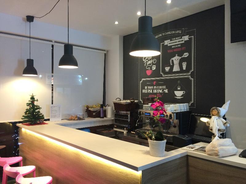 Chameleon Youth Hostel Аликанте Екстериор снимка