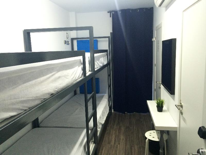 Chameleon Youth Hostel Аликанте Екстериор снимка