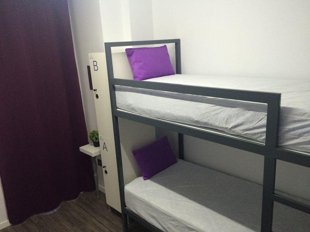 Chameleon Youth Hostel Аликанте Екстериор снимка