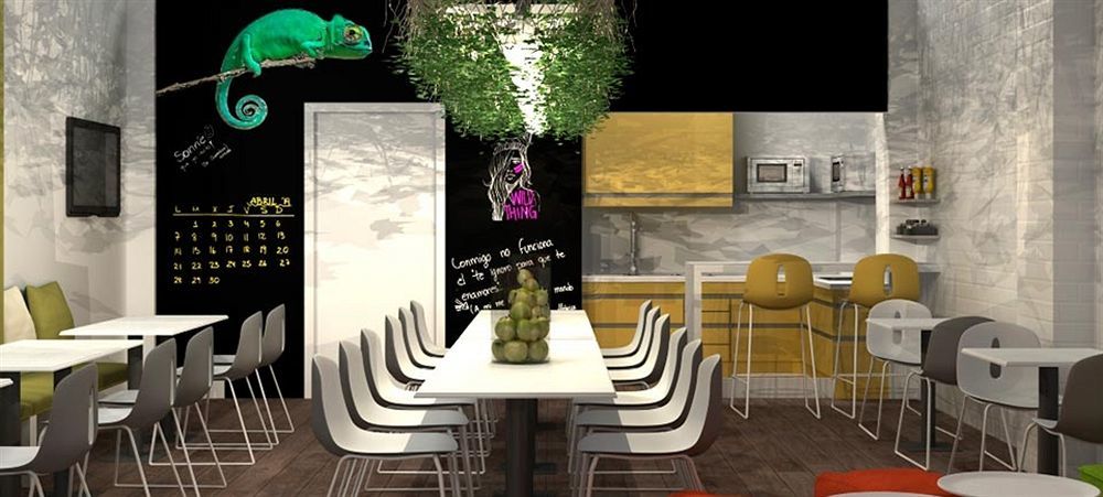 Chameleon Youth Hostel Аликанте Екстериор снимка