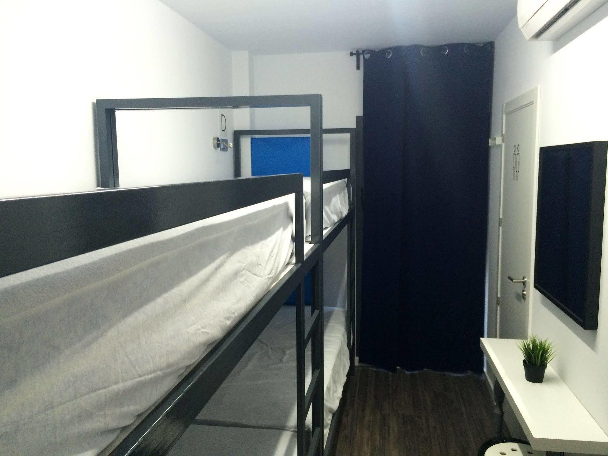 Chameleon Youth Hostel Аликанте Екстериор снимка