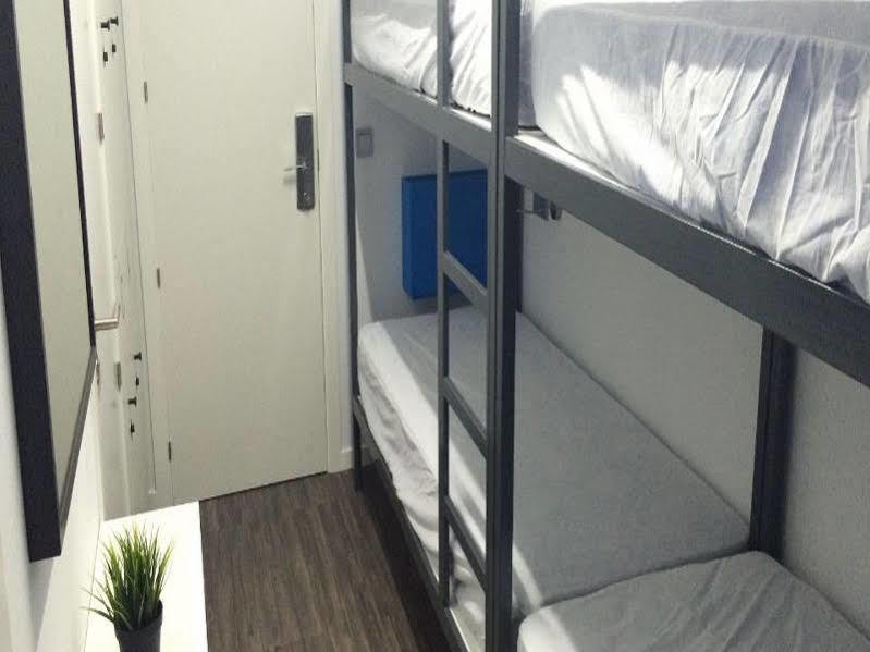 Chameleon Youth Hostel Аликанте Екстериор снимка
