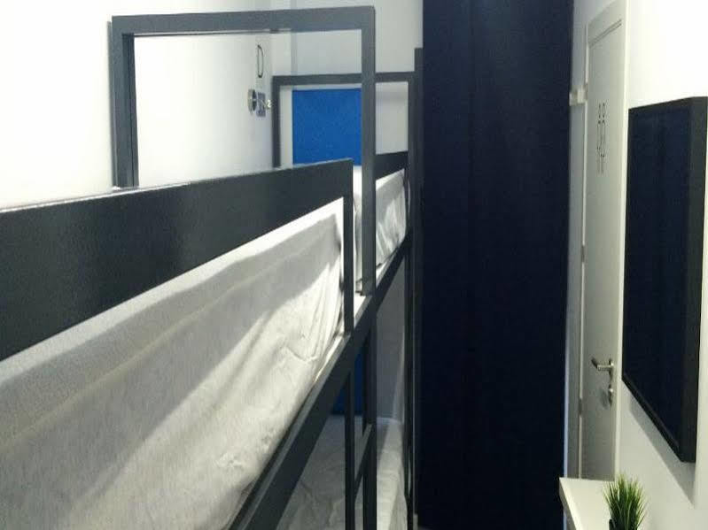 Chameleon Youth Hostel Аликанте Екстериор снимка